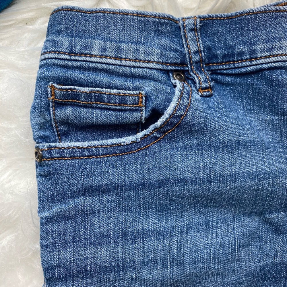 NY&C Women's Size 0 Blue Denim Rolled
Cuff Shorts - Picture 5 of 9